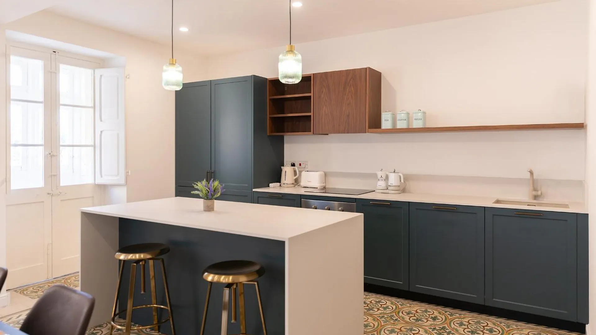Florette Suite Designer Finish In Floriana By Arcobnb Il-Furjana