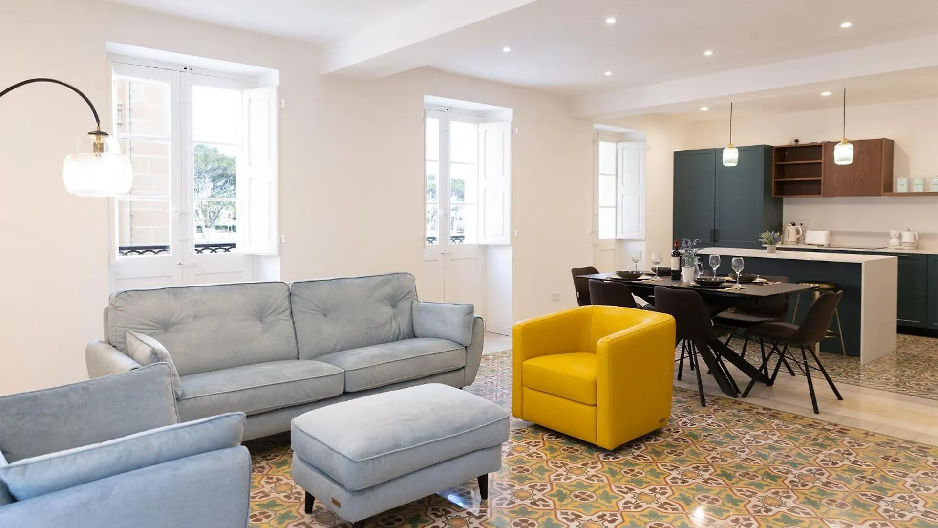Florette Suite Designer Finish In Floriana By Arcobnb Il-Furjana